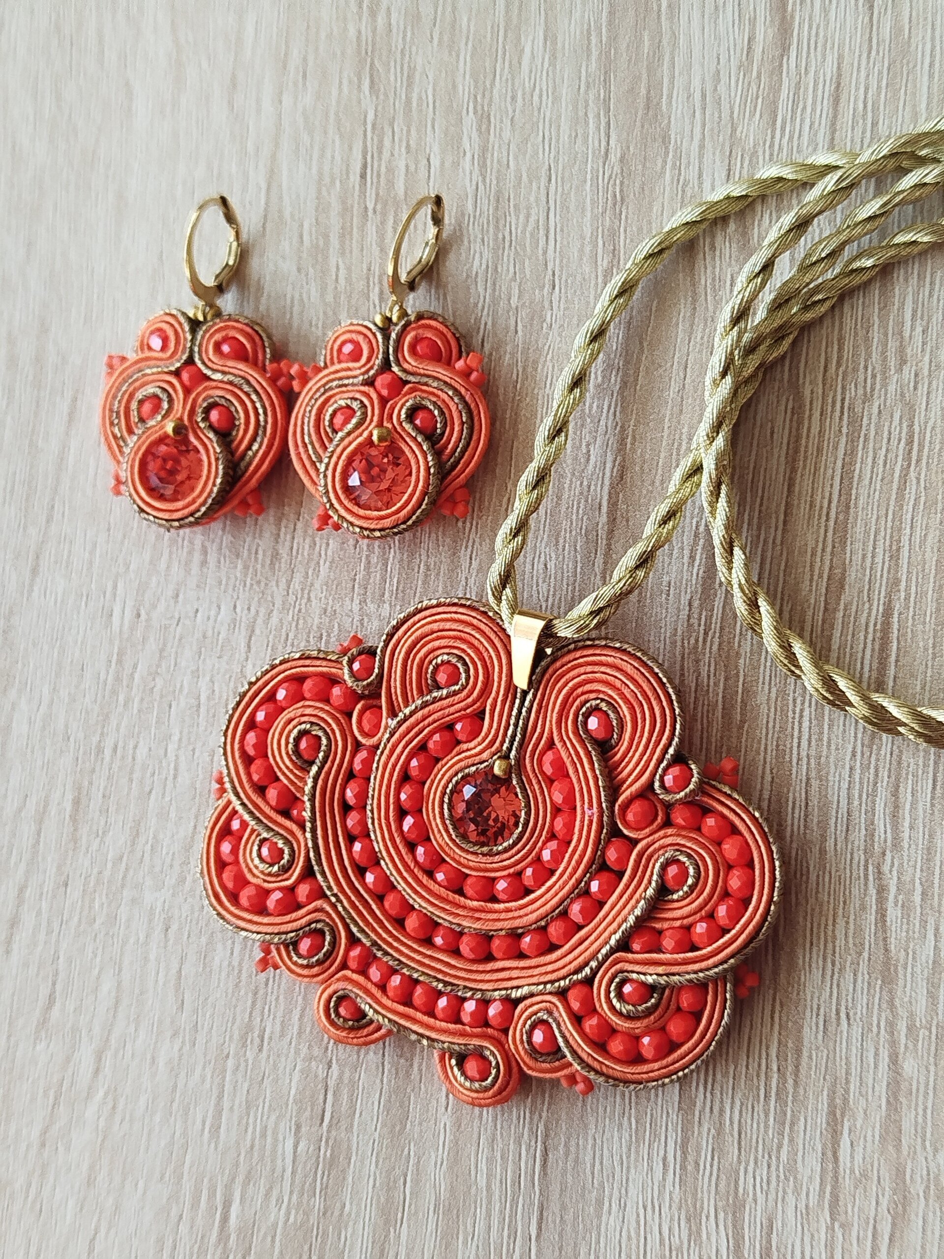 Juego de colgante y pendientes - 1